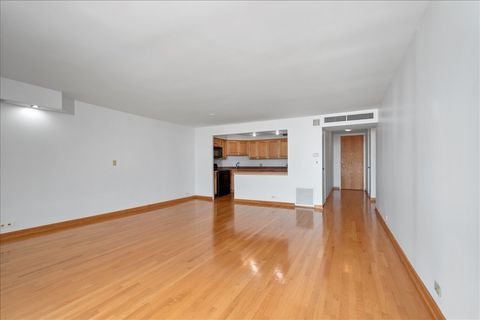 Tiny photo for 6033 N Sheridan Road #34M, Chicago, IL 60660 (MLS # 12577809)