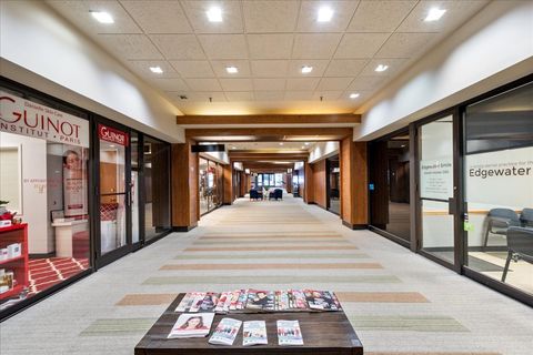 Tiny photo for 6033 N Sheridan Road #34M, Chicago, IL 60660 (MLS # 12577809)