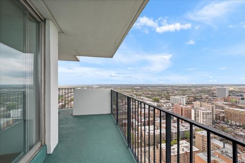 Tiny photo for 6033 N Sheridan Road #34M, Chicago, IL 60660 (MLS # 12577809)