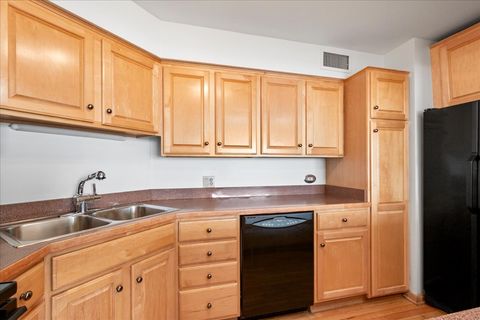 Tiny photo for 6033 N Sheridan Road #34M, Chicago, IL 60660 (MLS # 12577809)