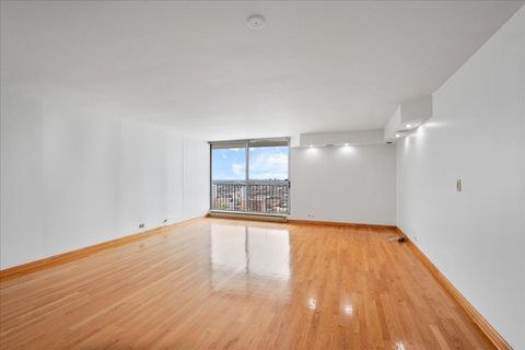 Tiny photo for 6033 N Sheridan Road #34M, Chicago, IL 60660 (MLS # 12577809)