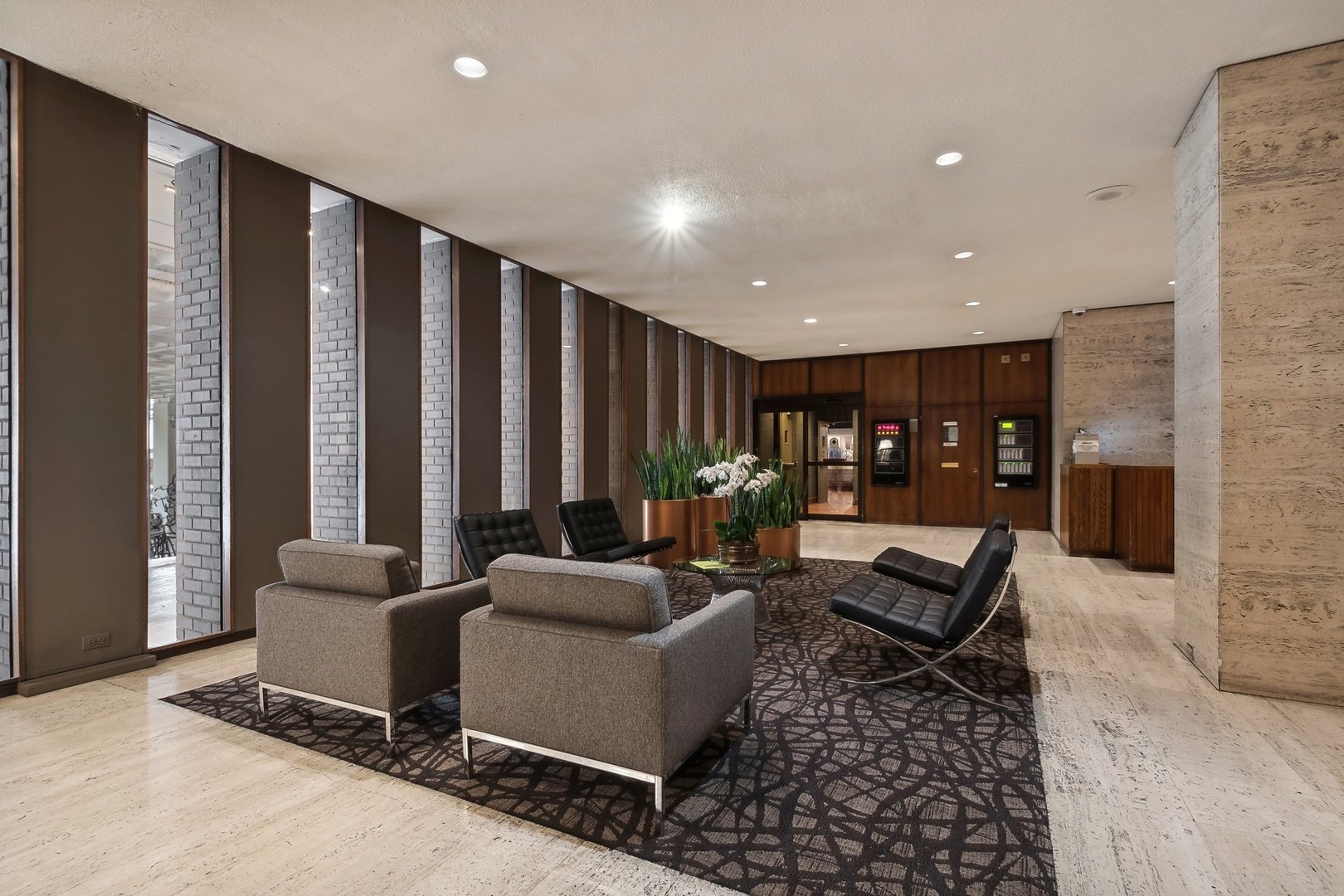 6033 N Sheridan Road 34M