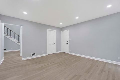 Tiny photo for 5701 Foxgate Lane, Hinsdale, IL 60521 (MLS # 12479441)
