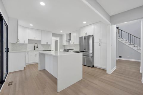 Tiny photo for 5701 Foxgate Lane, Hinsdale, IL 60521 (MLS # 12479441)