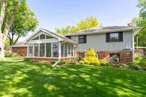Tiny photo for 1505 Lakewood Drive, Mendota, IL 61342 (MLS # 12651078)