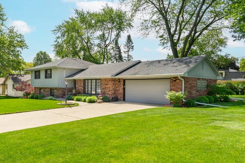 Tiny photo for 1505 Lakewood Drive, Mendota, IL 61342 (MLS # 12651078)