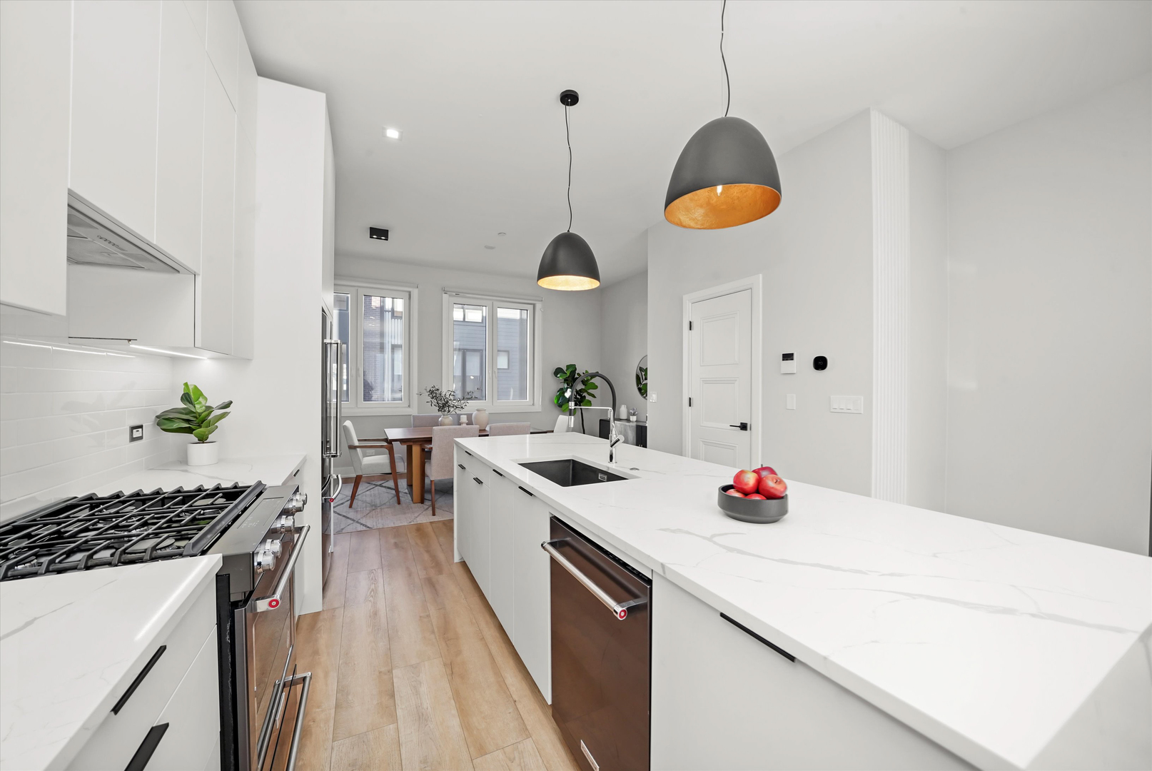 4204 W BELMONT Avenue