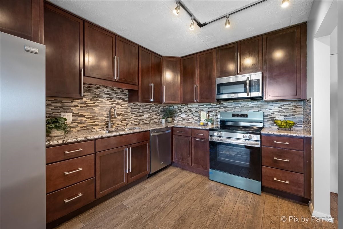 9078 HEATHWOOD Drive 5K
