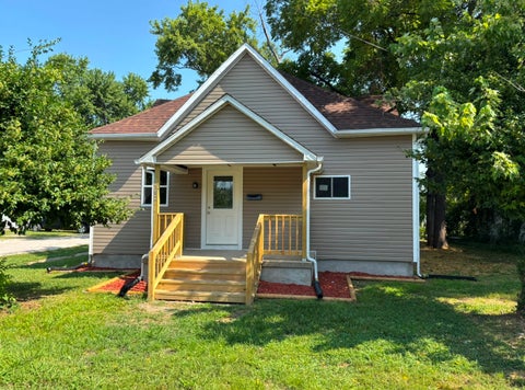 Photo of 1102 E Church Street, Salem, IL 62881 (MLS # 12714301)