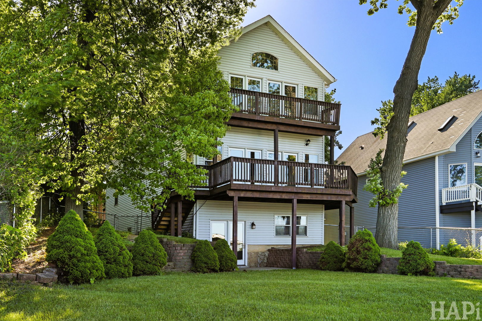 9 Lakeside Lane