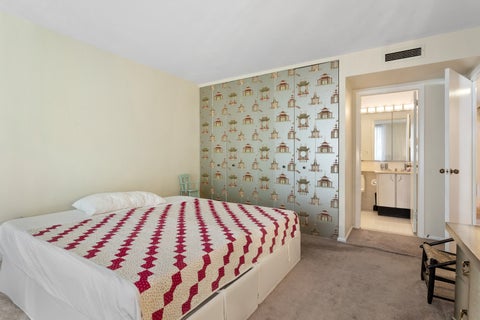 Tiny photo for 5901 N Sheridan Road #2J, Chicago, IL 60660 (MLS # 12716669)