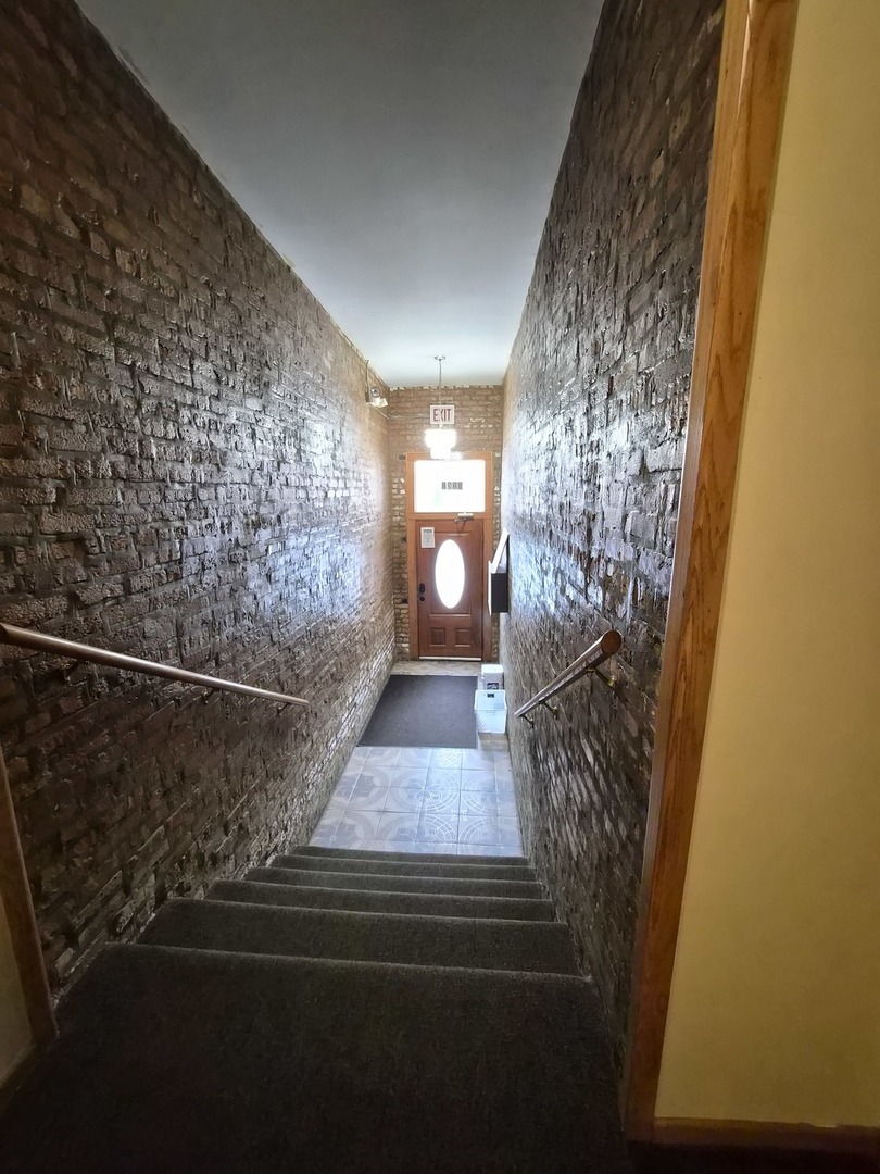 4828 S Indiana Avenue 201