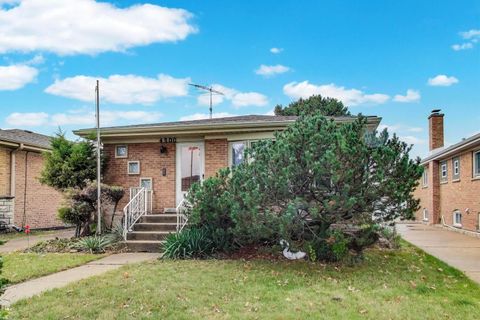 Tiny photo for 4900 N Ridgewood Avenue, Norridge, IL 60706 (MLS # 12494952)