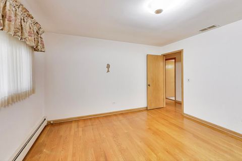 Tiny photo for 4900 N Ridgewood Avenue, Norridge, IL 60706 (MLS # 12494952)
