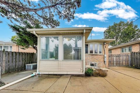 Tiny photo for 4900 N Ridgewood Avenue, Norridge, IL 60706 (MLS # 12494952)