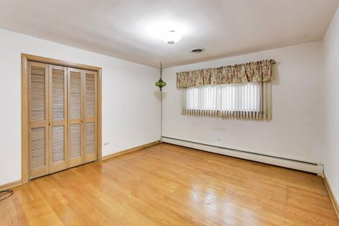 Tiny photo for 4900 N Ridgewood Avenue, Norridge, IL 60706 (MLS # 12494952)