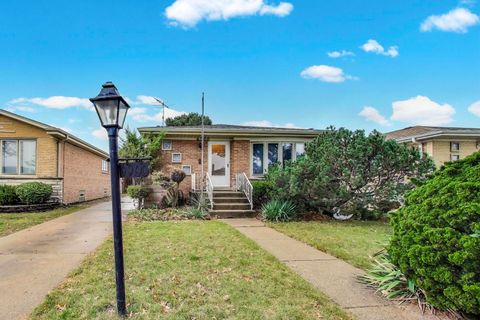 Tiny photo for 4900 N Ridgewood Avenue, Norridge, IL 60706 (MLS # 12494952)