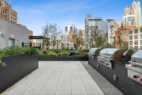 Tiny photo for 14 W Superior Street #6201, Chicago, IL 60654 (MLS # 12669249)