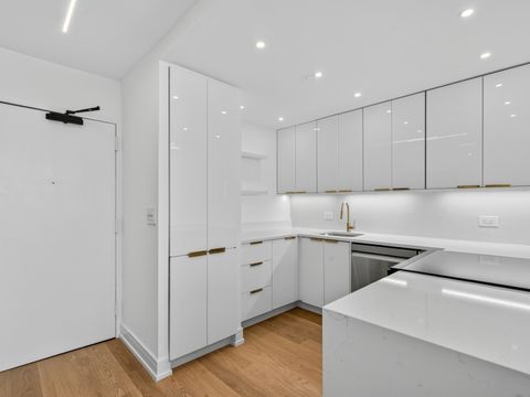 Tiny photo for 1455 N Sandburg Terrace #2403, Chicago, IL 60610 (MLS # 12501331)