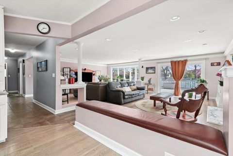 Tiny photo for 905 W Palm Drive, Mount Prospect, IL 60056 (MLS # 12410528)