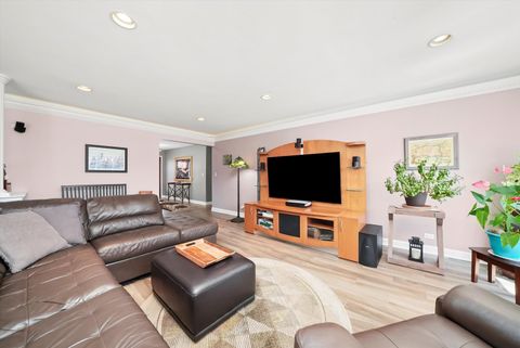 Tiny photo for 905 W Palm Drive, Mount Prospect, IL 60056 (MLS # 12410528)