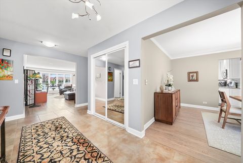 Tiny photo for 905 W Palm Drive, Mount Prospect, IL 60056 (MLS # 12410528)