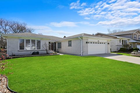 Tiny photo for 905 W Palm Drive, Mount Prospect, IL 60056 (MLS # 12410528)