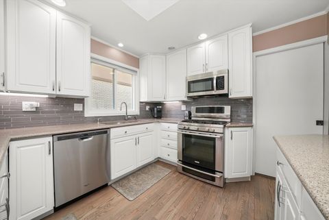 Tiny photo for 905 W Palm Drive, Mount Prospect, IL 60056 (MLS # 12410528)