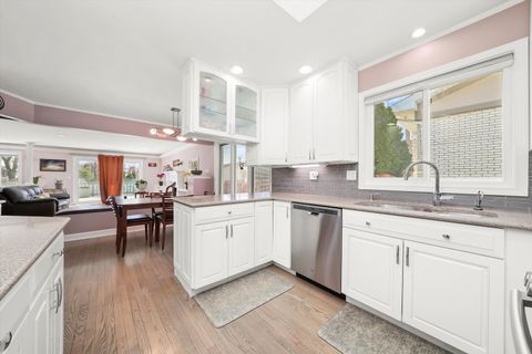 Tiny photo for 905 W Palm Drive, Mount Prospect, IL 60056 (MLS # 12410528)