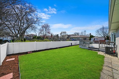 Tiny photo for 905 W Palm Drive, Mount Prospect, IL 60056 (MLS # 12410528)