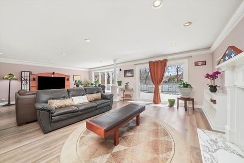 Tiny photo for 905 W Palm Drive, Mount Prospect, IL 60056 (MLS # 12410528)