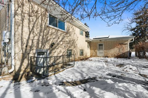 Tiny photo for 2220 S Chestnut Street, Des Plaines, IL 60018 (MLS # 12558436)