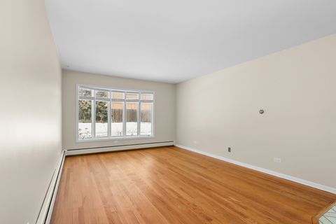 Tiny photo for 2220 S Chestnut Street, Des Plaines, IL 60018 (MLS # 12558436)