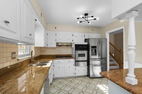 Tiny photo for 2220 S Chestnut Street, Des Plaines, IL 60018 (MLS # 12558436)