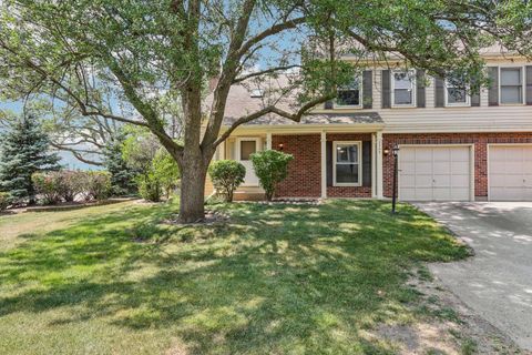 Photo of 2547 College Hill Circle #404, Schaumburg, IL 60173 (MLS # 12485087)