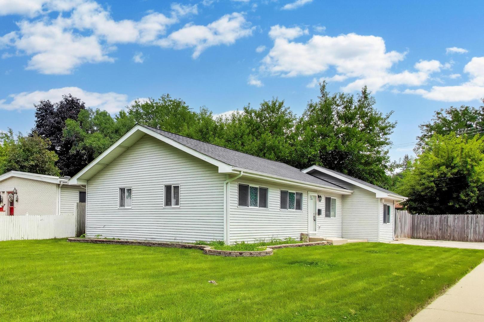 119 W Elmwood Avenue