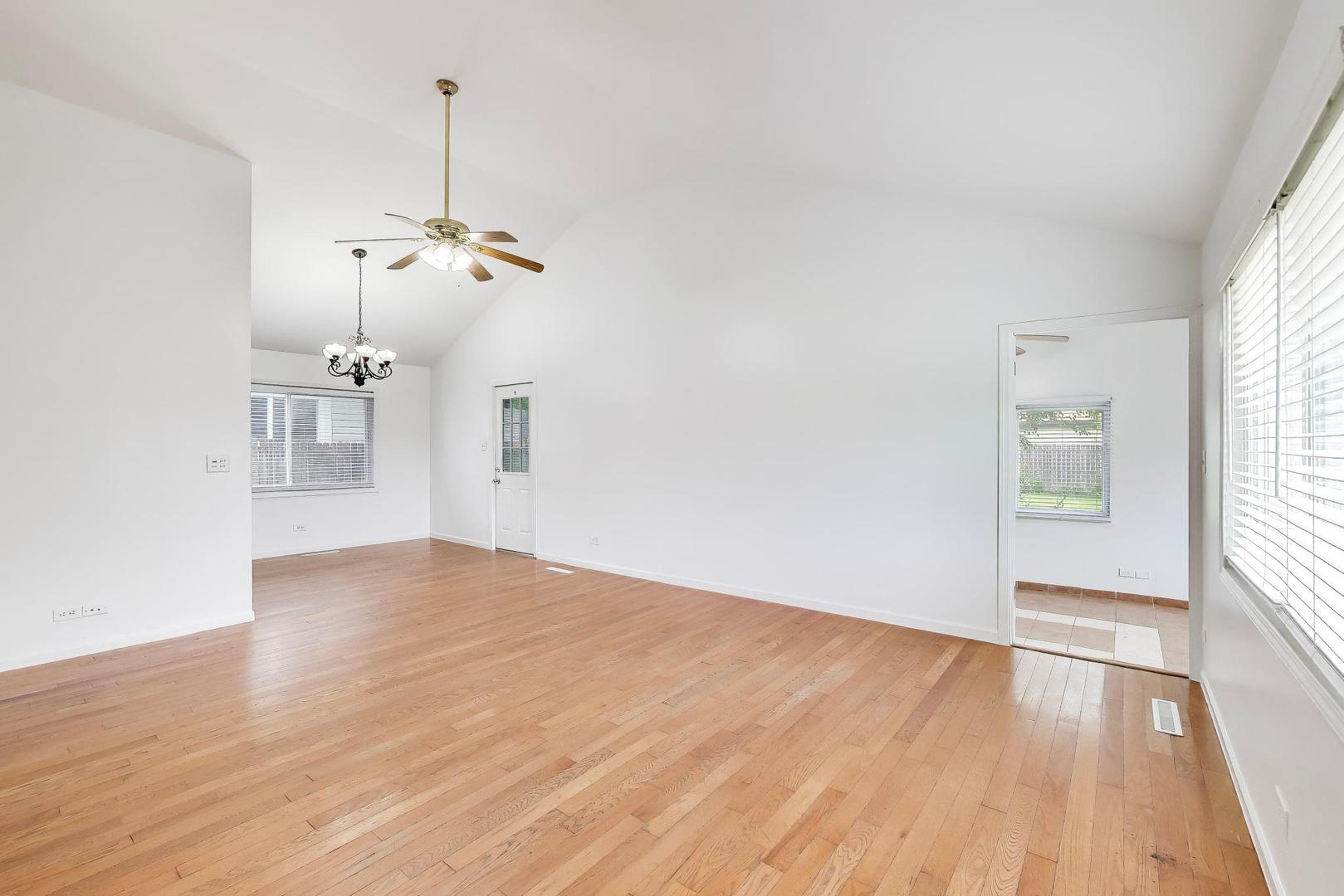 119 W Elmwood Avenue
