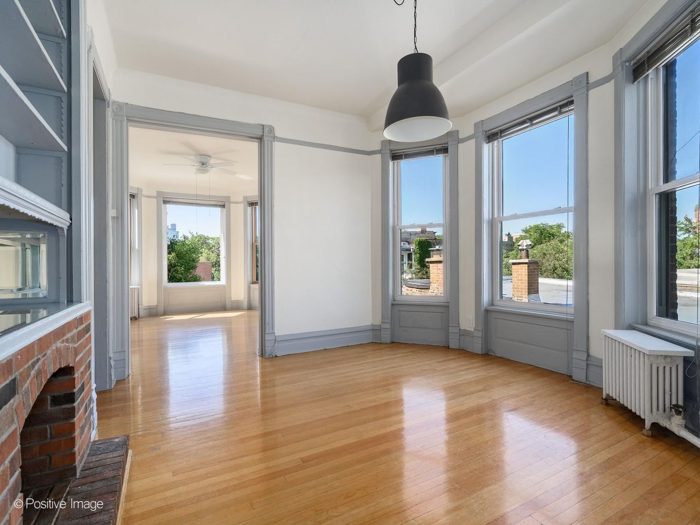 230 W Saint Paul Avenue