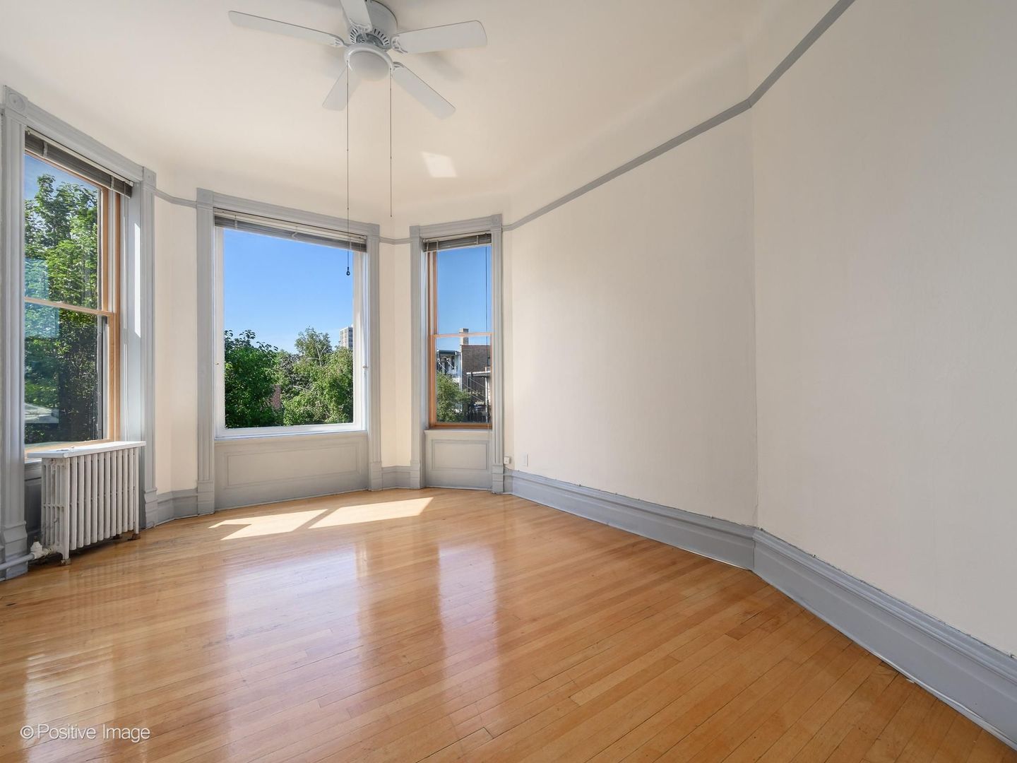 230 W Saint Paul Avenue