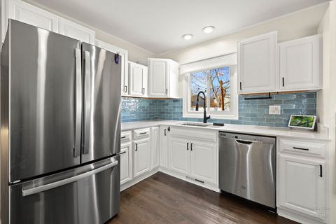 Tiny photo for 934 Nottingham Lane, Crystal Lake, IL 60014 (MLS # 12555547)