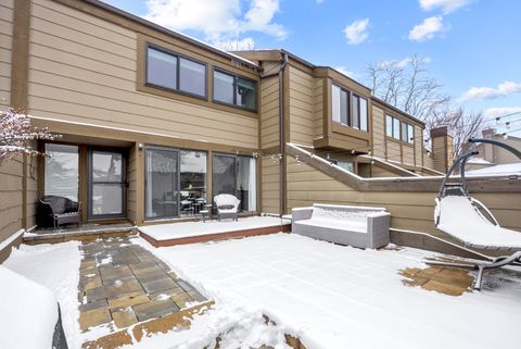 Photo of 122 Aberdeen Court, Geneva, IL 60134 (MLS # 12594950)