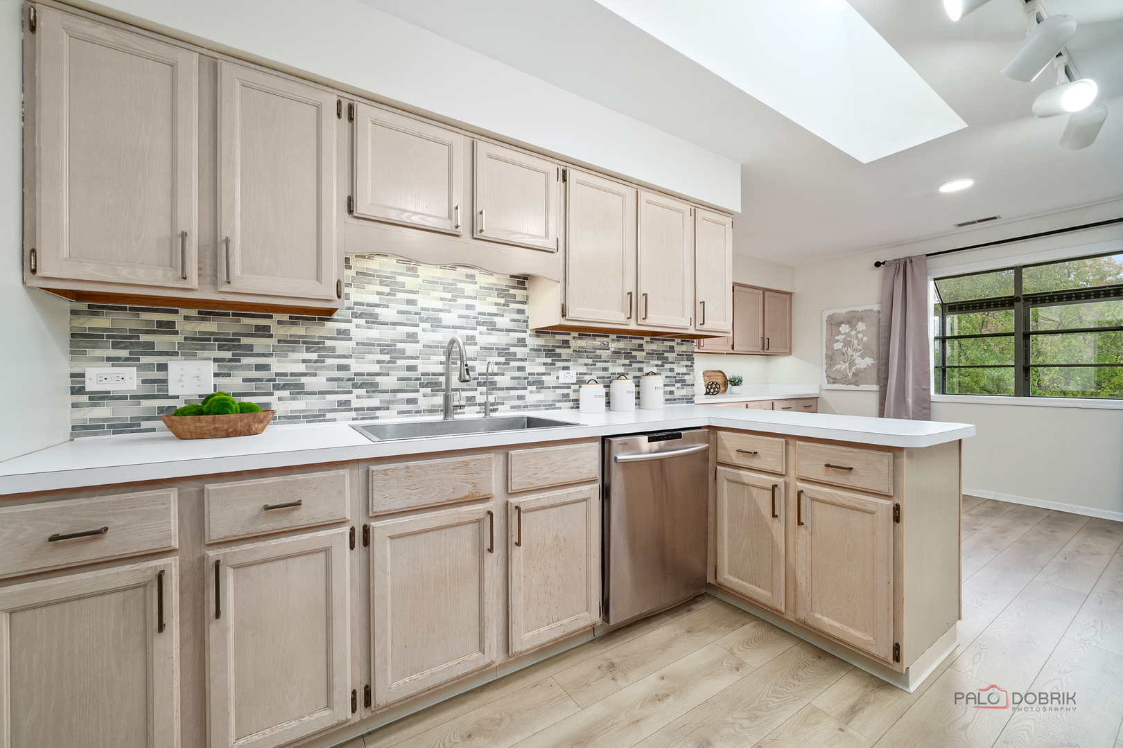 Deerfield, Illinois 60015, United States, 3 Bedrooms Bedrooms, ,2 BathroomsBathrooms,Residential,Active,240379