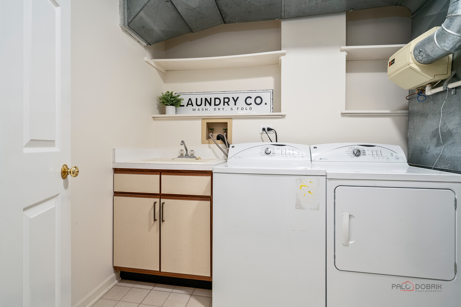 Deerfield, Illinois 60015, United States, 3 Bedrooms Bedrooms, ,2 BathroomsBathrooms,Residential,Active,240379