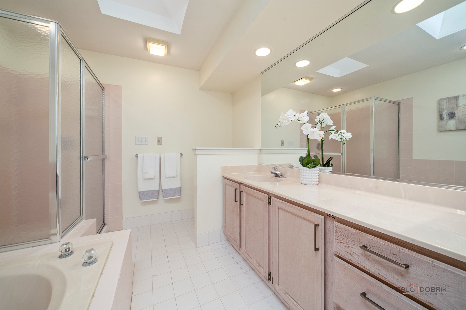 Deerfield, Illinois 60015, United States, 3 Bedrooms Bedrooms, ,2 BathroomsBathrooms,Residential,Active,240379