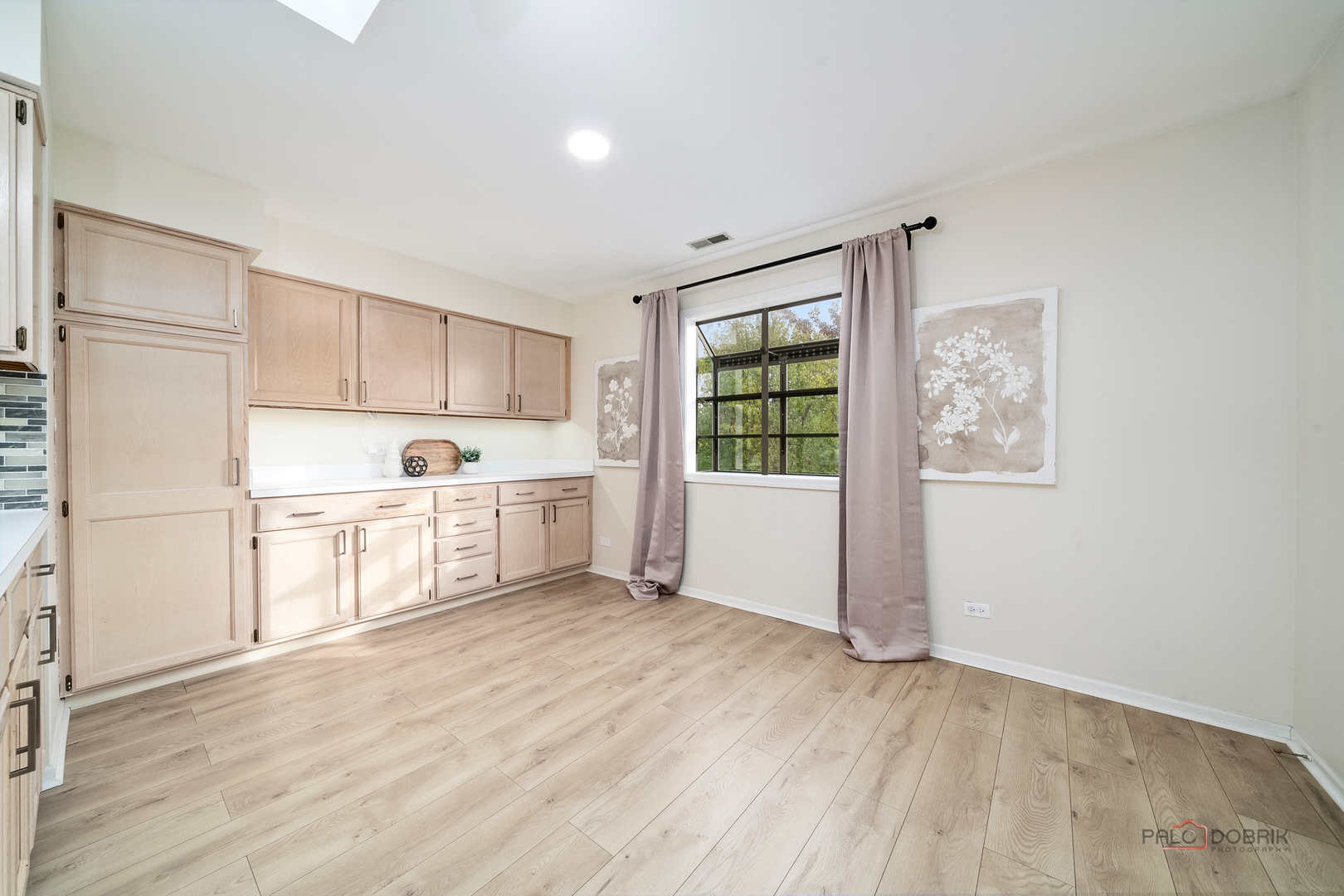 Deerfield, Illinois 60015, United States, 3 Bedrooms Bedrooms, ,2 BathroomsBathrooms,Residential,Active,240379