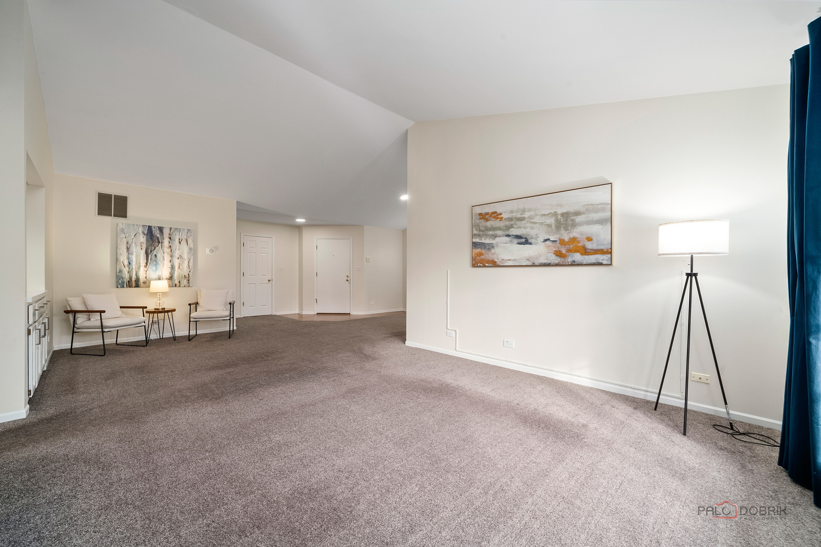 Deerfield, Illinois 60015, United States, 3 Bedrooms Bedrooms, ,2 BathroomsBathrooms,Residential,Active,240379