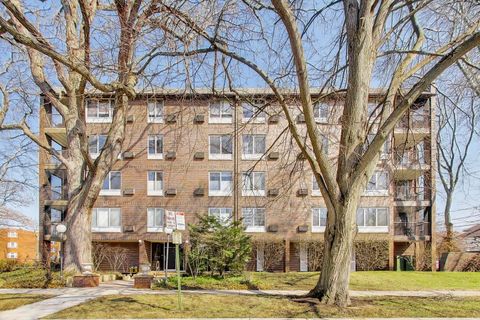 Photo of 2324 Central Street #2B, Evanston, IL 60201 (MLS # 12598304)