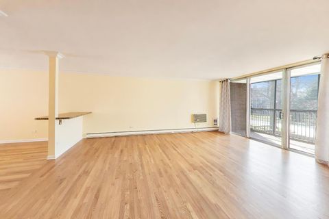 Tiny photo for 2324 Central Street #2B, Evanston, IL 60201 (MLS # 12598304)