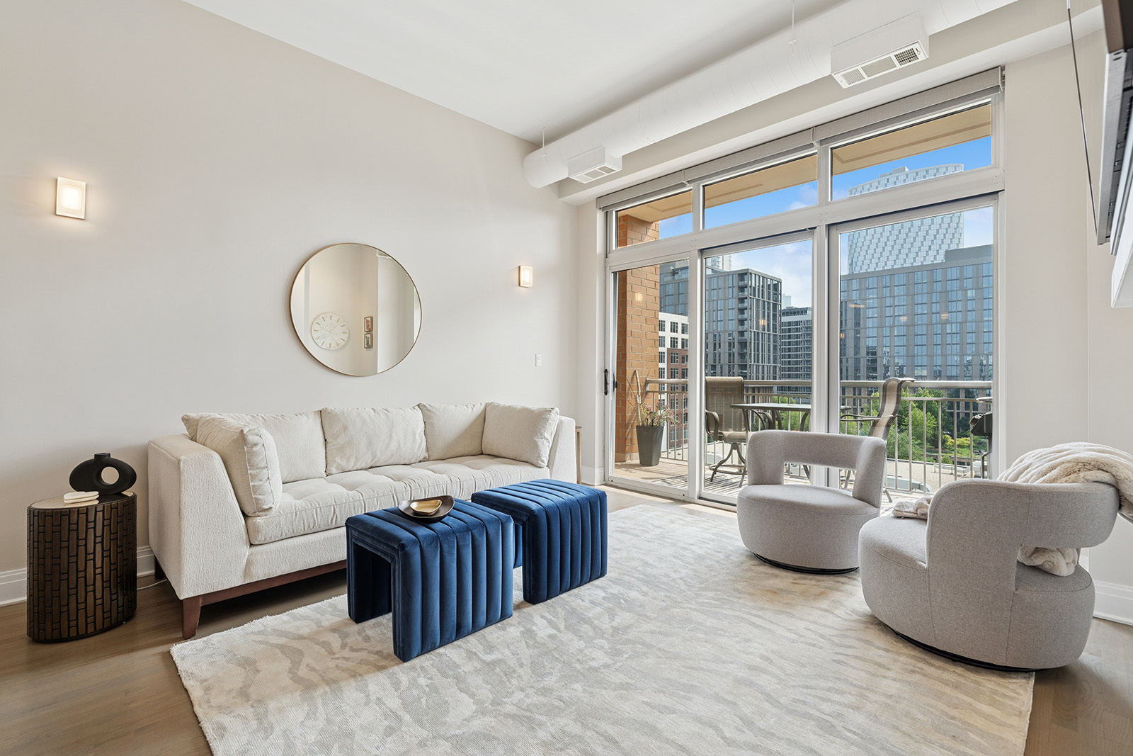 950 W Monroe Street 703
