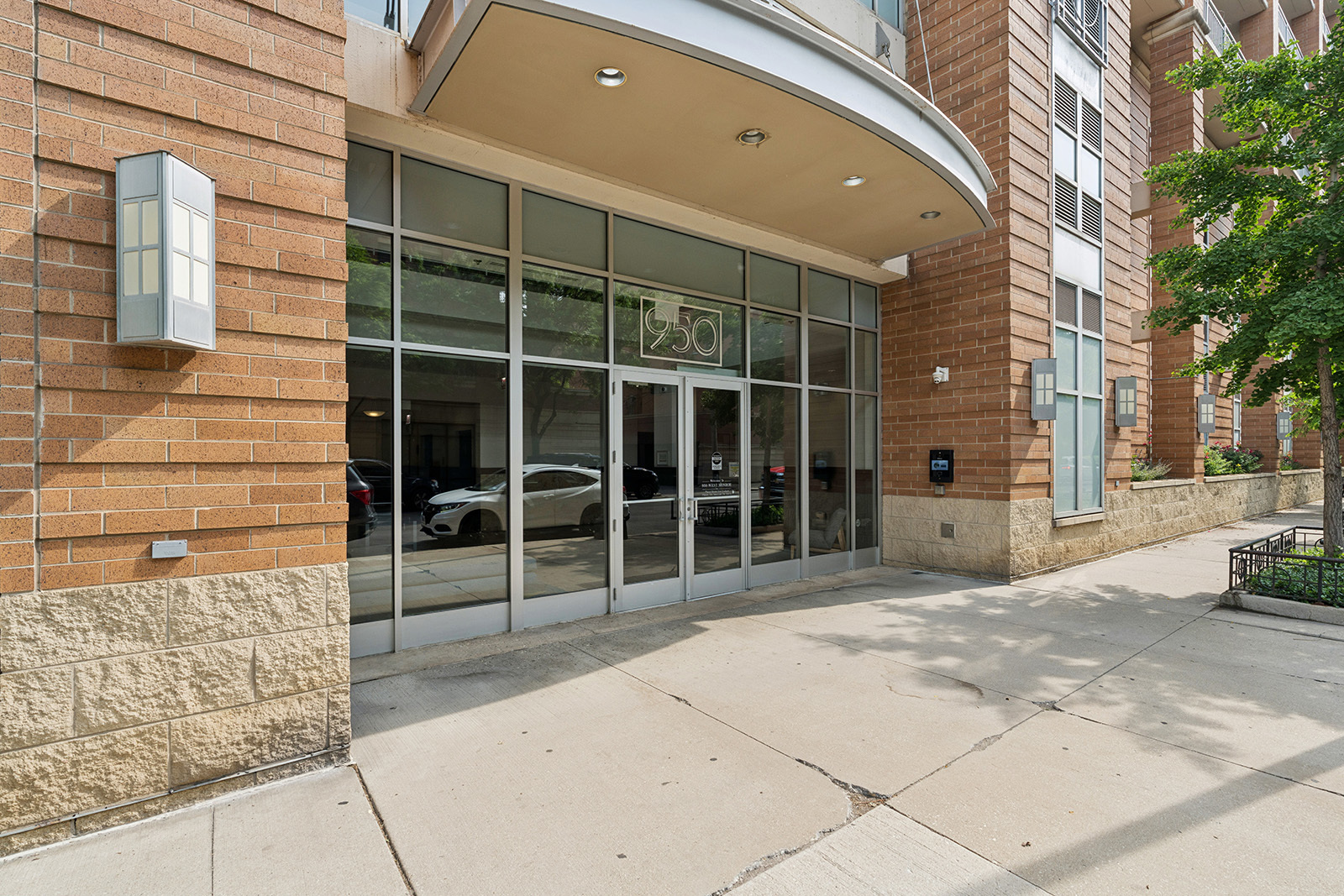 950 W Monroe Street 703